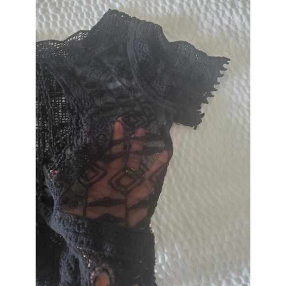 Rebellion Brand Top Chrochet & Faux Pearl - Picture 7 of 7